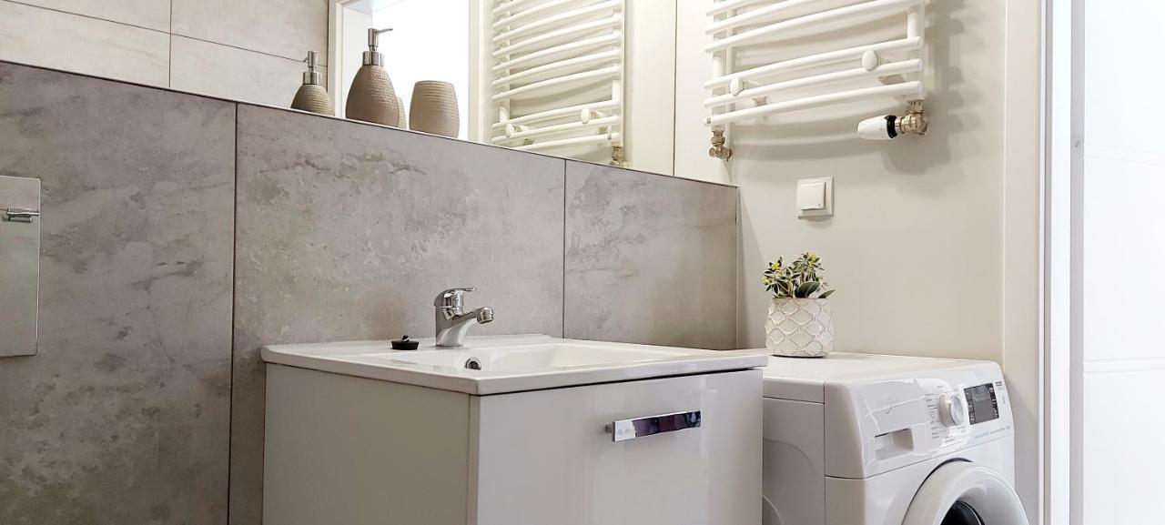 L&L Apartment Old Town Poznan Ngoại thất bức ảnh